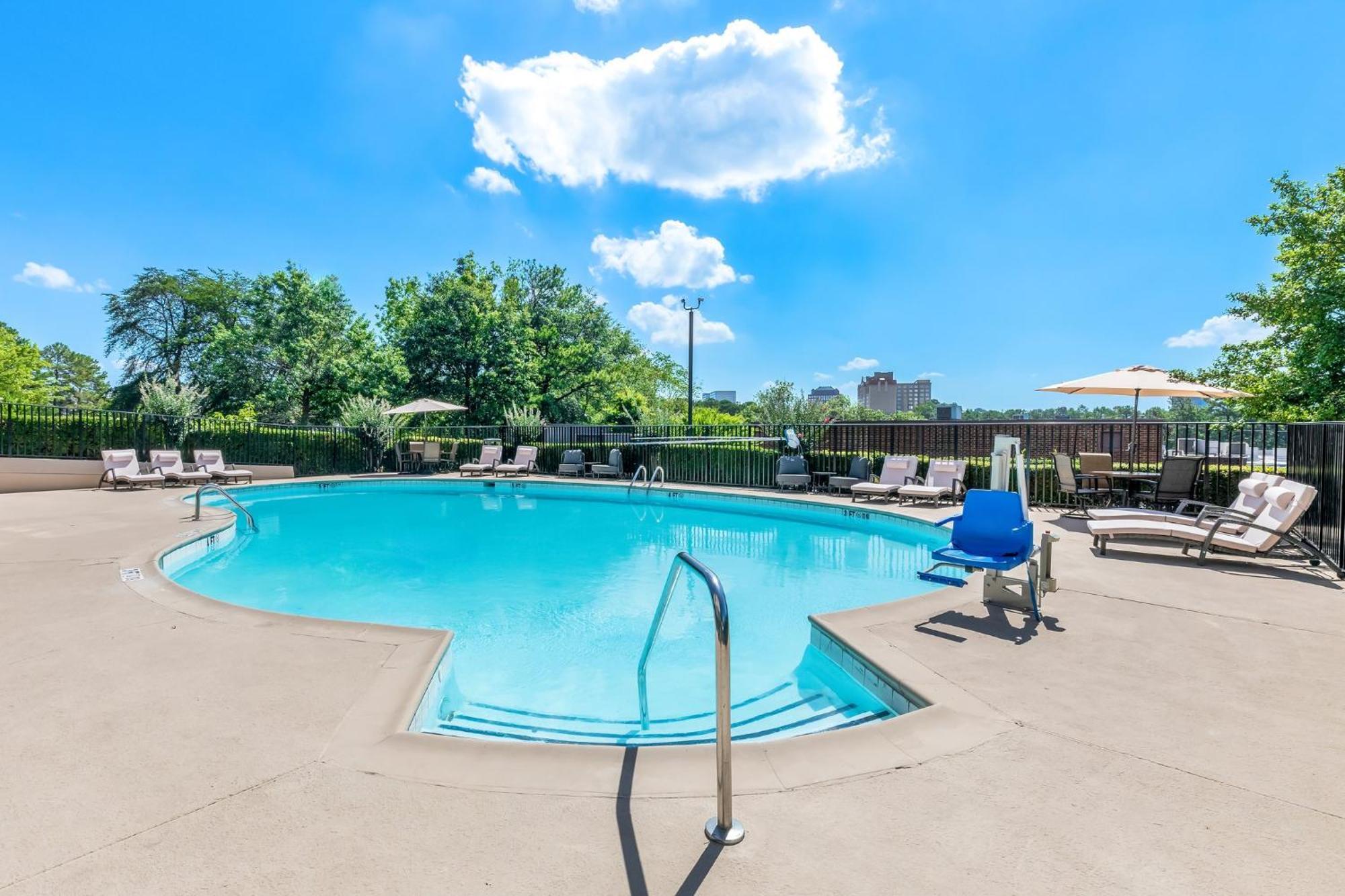 Holiday Inn Express Atlanta Galleria-Ballpark Area By Ihg Smyrna Exterior photo