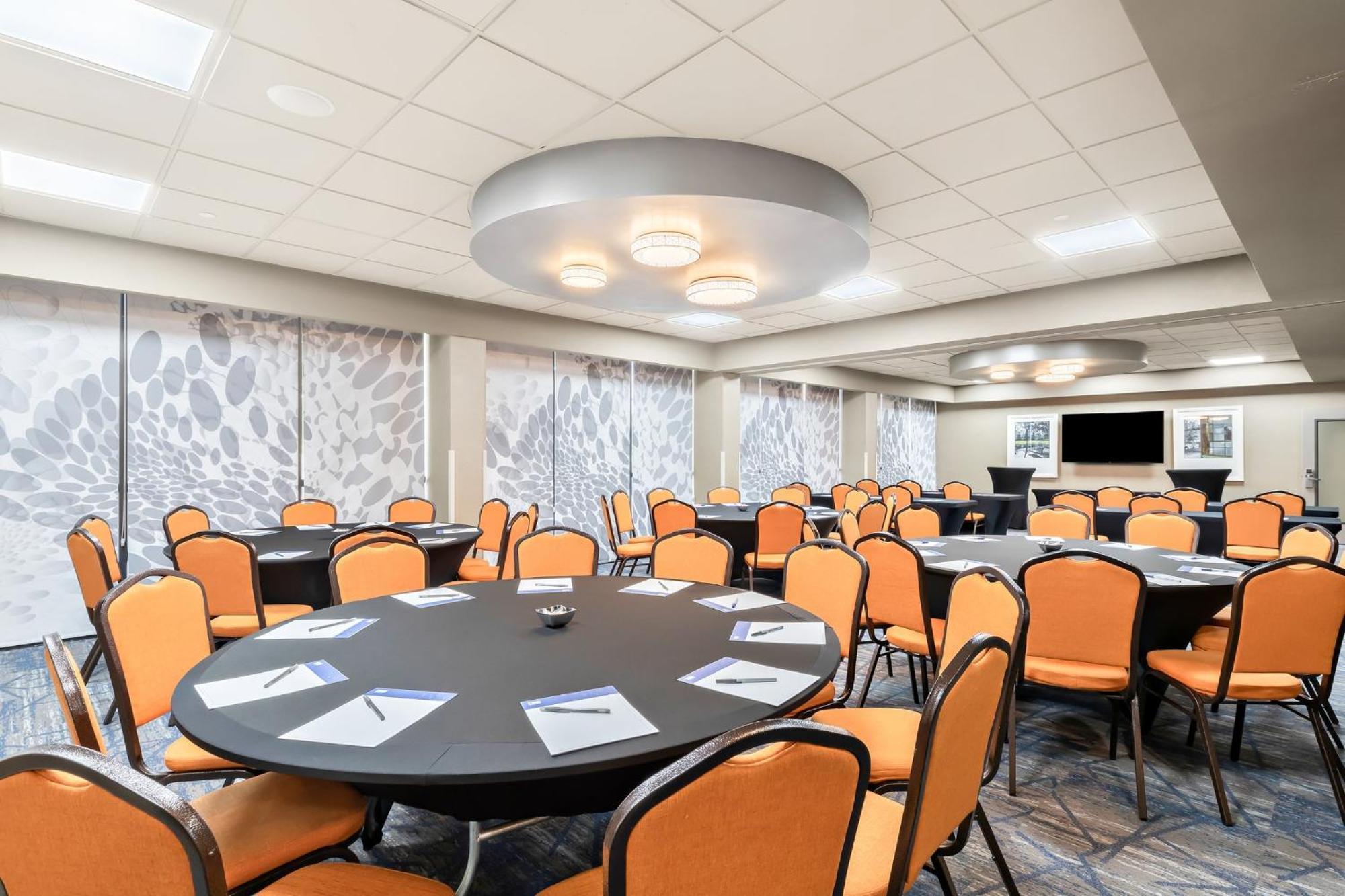 Holiday Inn Express Atlanta Galleria-Ballpark Area By Ihg Smyrna Exterior photo