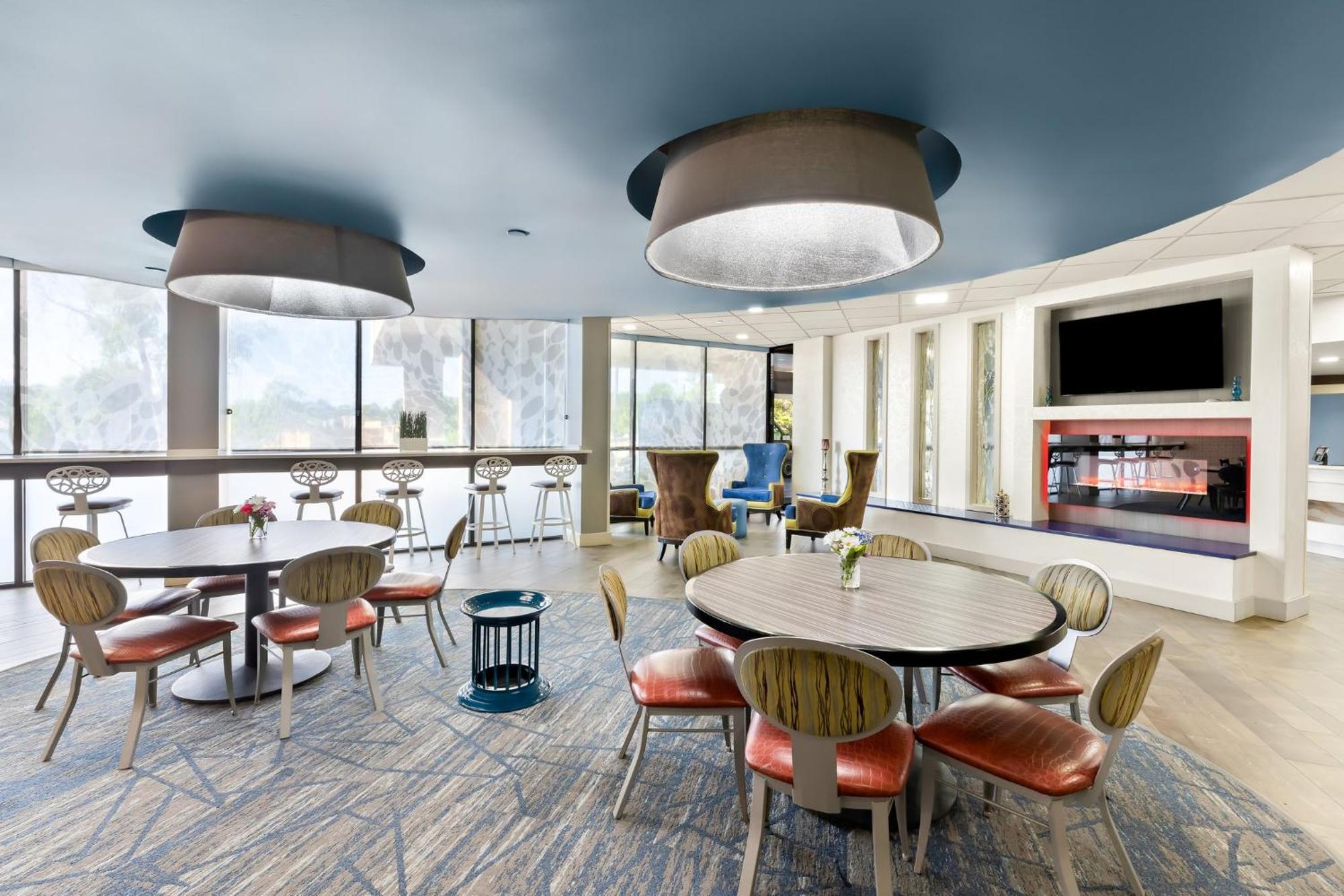 Holiday Inn Express Atlanta Galleria-Ballpark Area By Ihg Smyrna Exterior photo