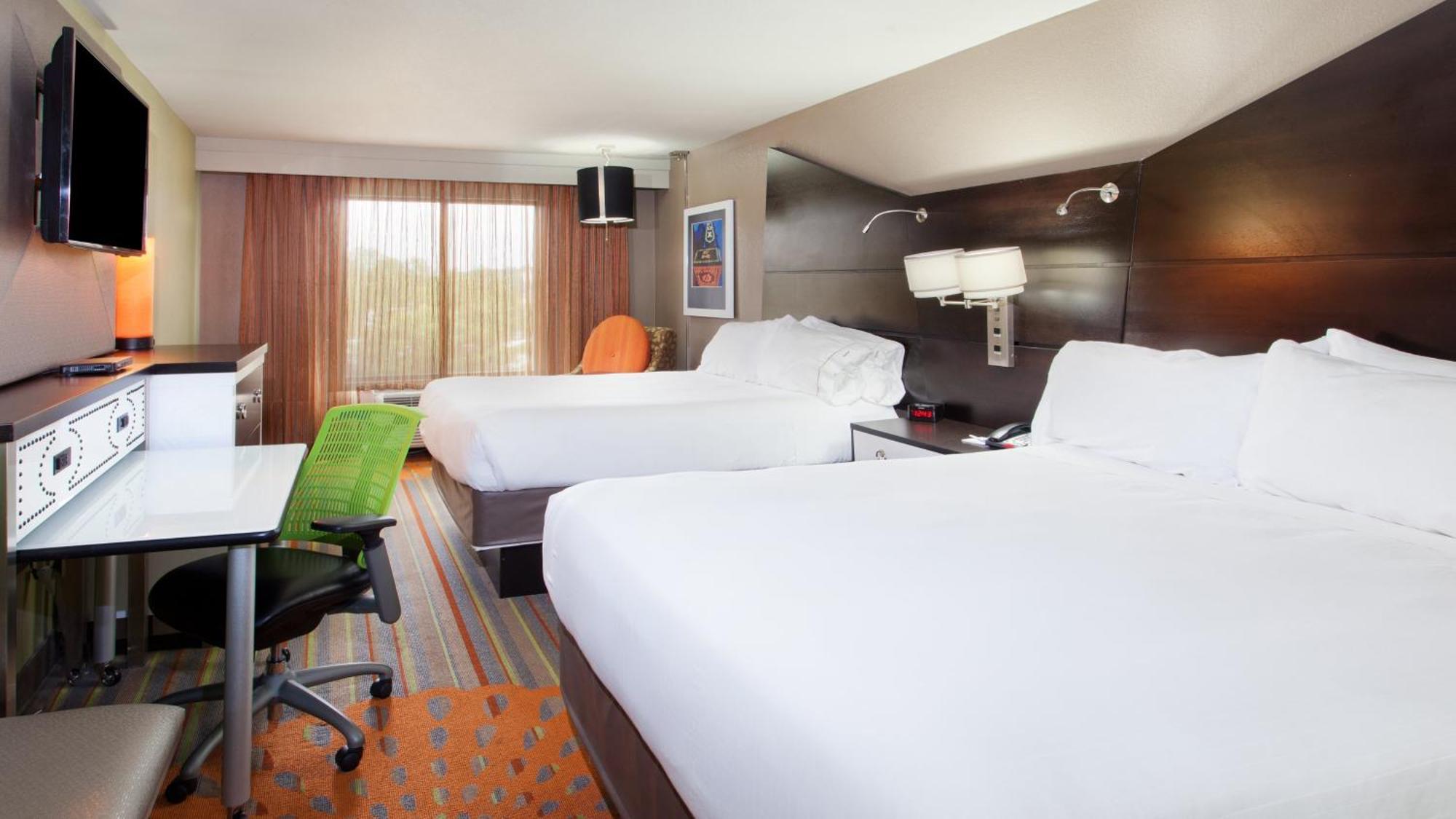 Holiday Inn Express Atlanta Galleria-Ballpark Area By Ihg Smyrna Exterior photo