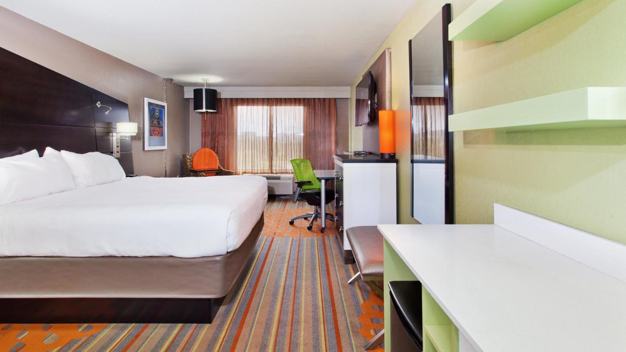 Holiday Inn Express Atlanta Galleria-Ballpark Area By Ihg Smyrna Exterior photo