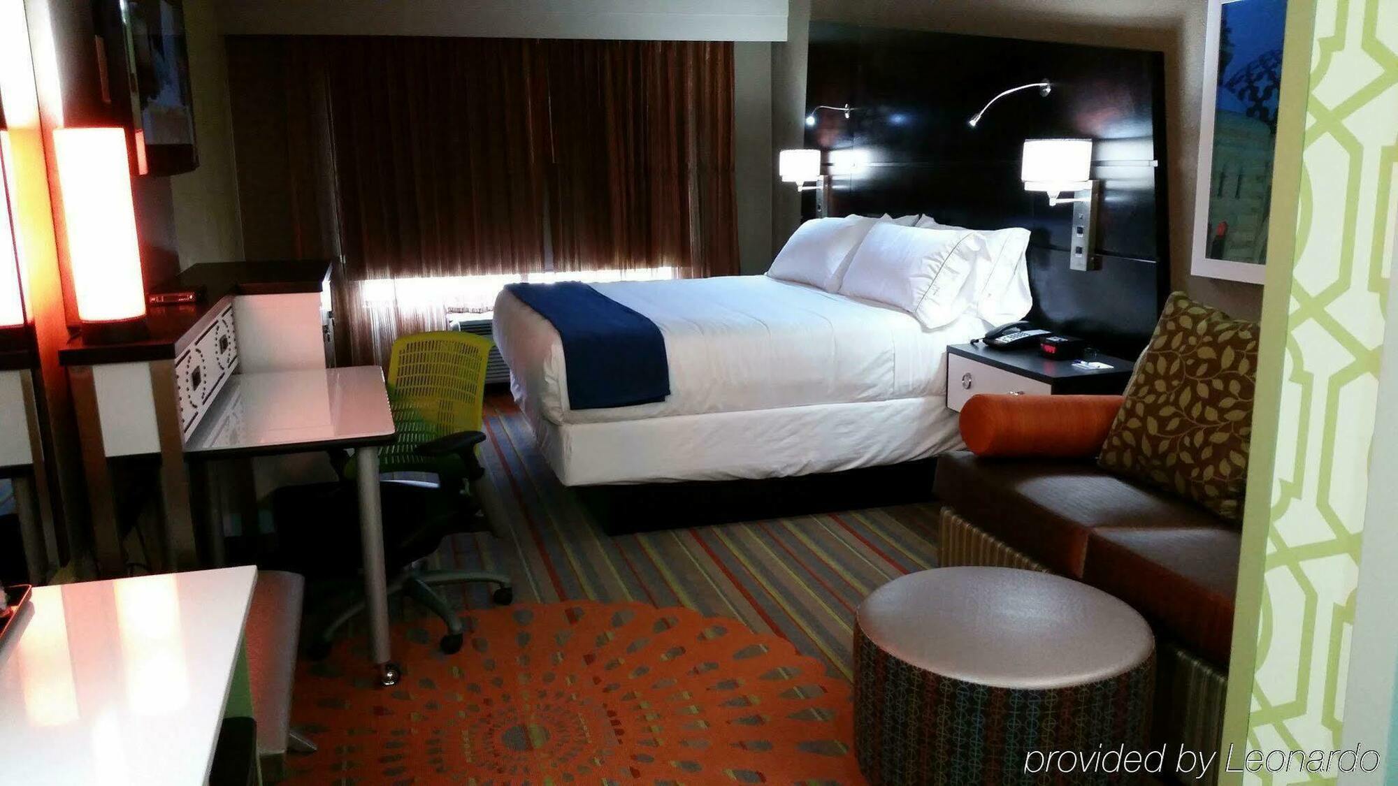 Holiday Inn Express Atlanta Galleria-Ballpark Area By Ihg Smyrna Exterior photo