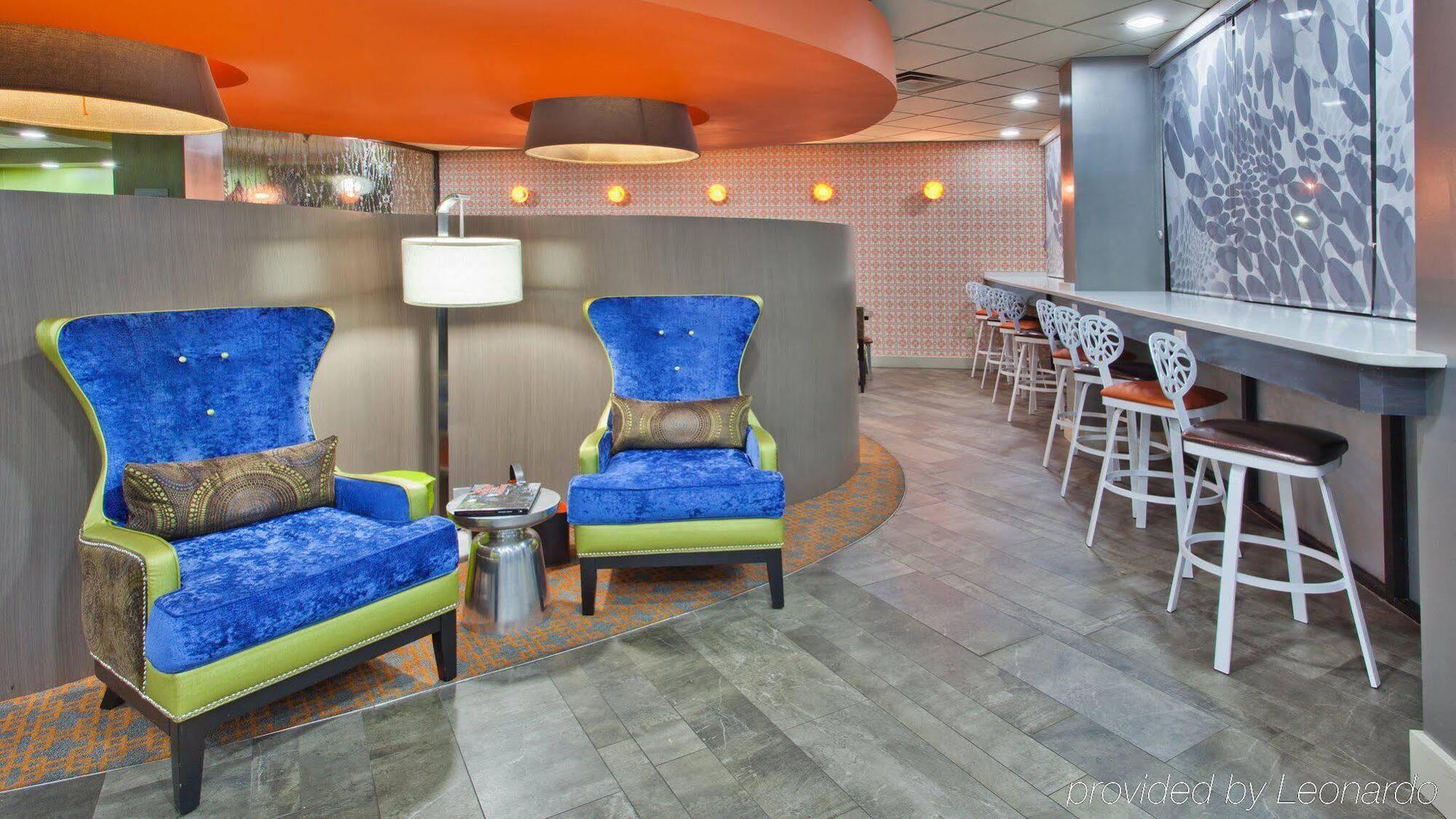 Holiday Inn Express Atlanta Galleria-Ballpark Area By Ihg Smyrna Exterior photo