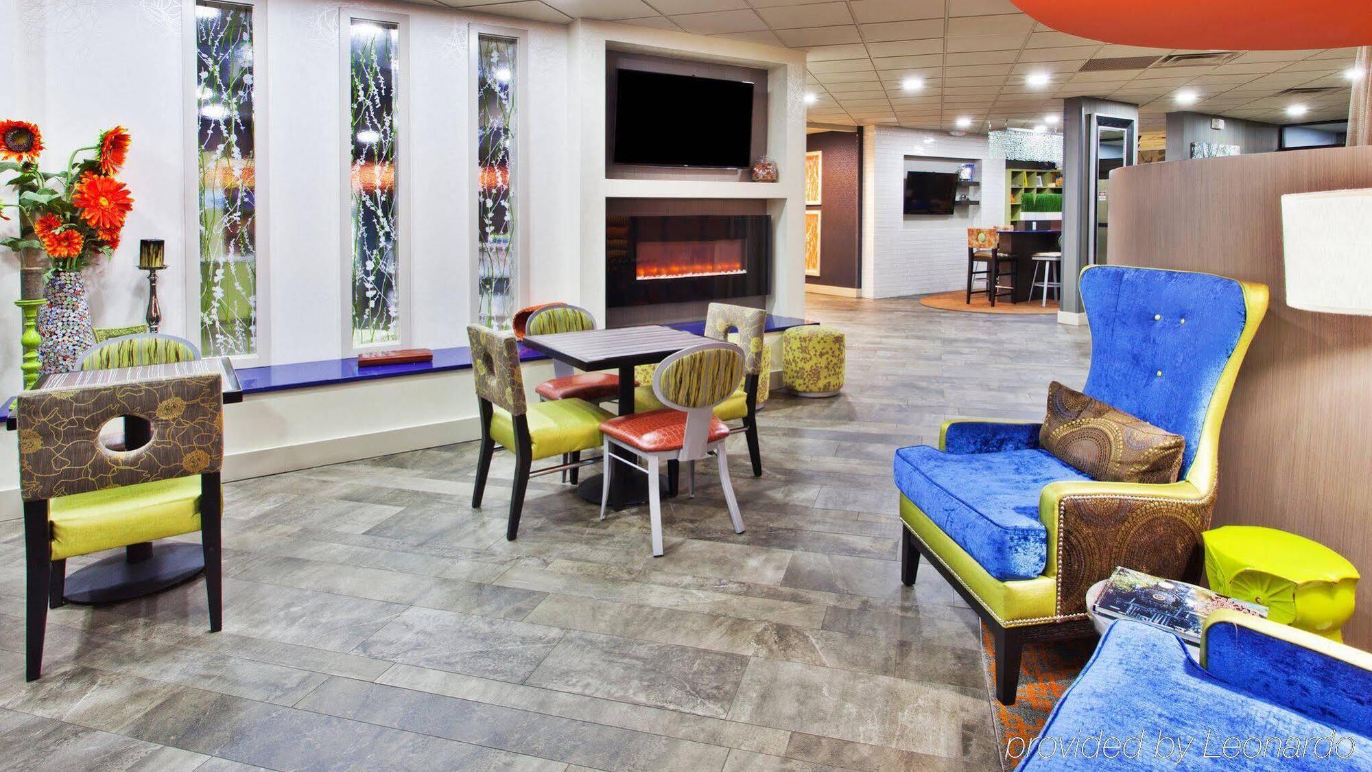 Holiday Inn Express Atlanta Galleria-Ballpark Area By Ihg Smyrna Exterior photo